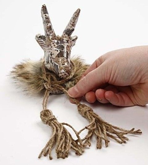 Główka jelenia z papier-mache H: 10,5 cm Główka jelenia z papier-mache H: 10,5 cm